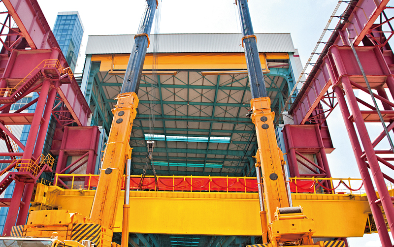 全地面起沉机在镇江港口携手作业