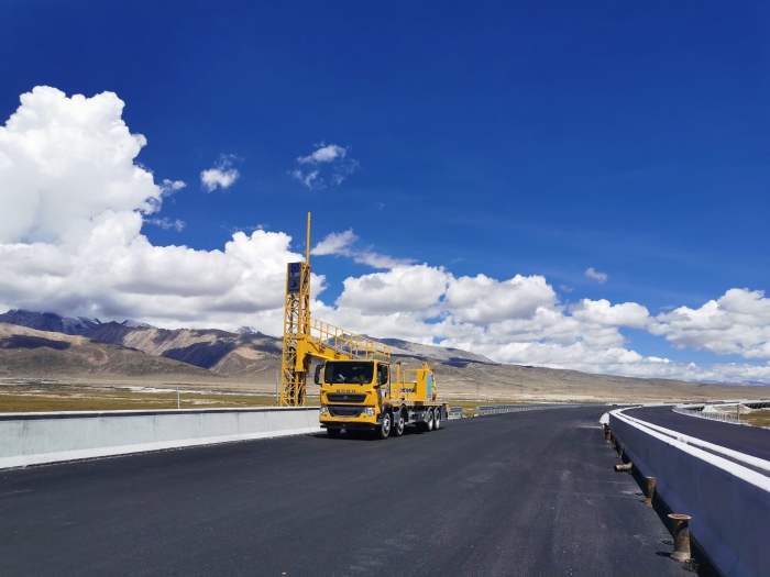 Z6官网桥梁检测车助力雅安高快检建