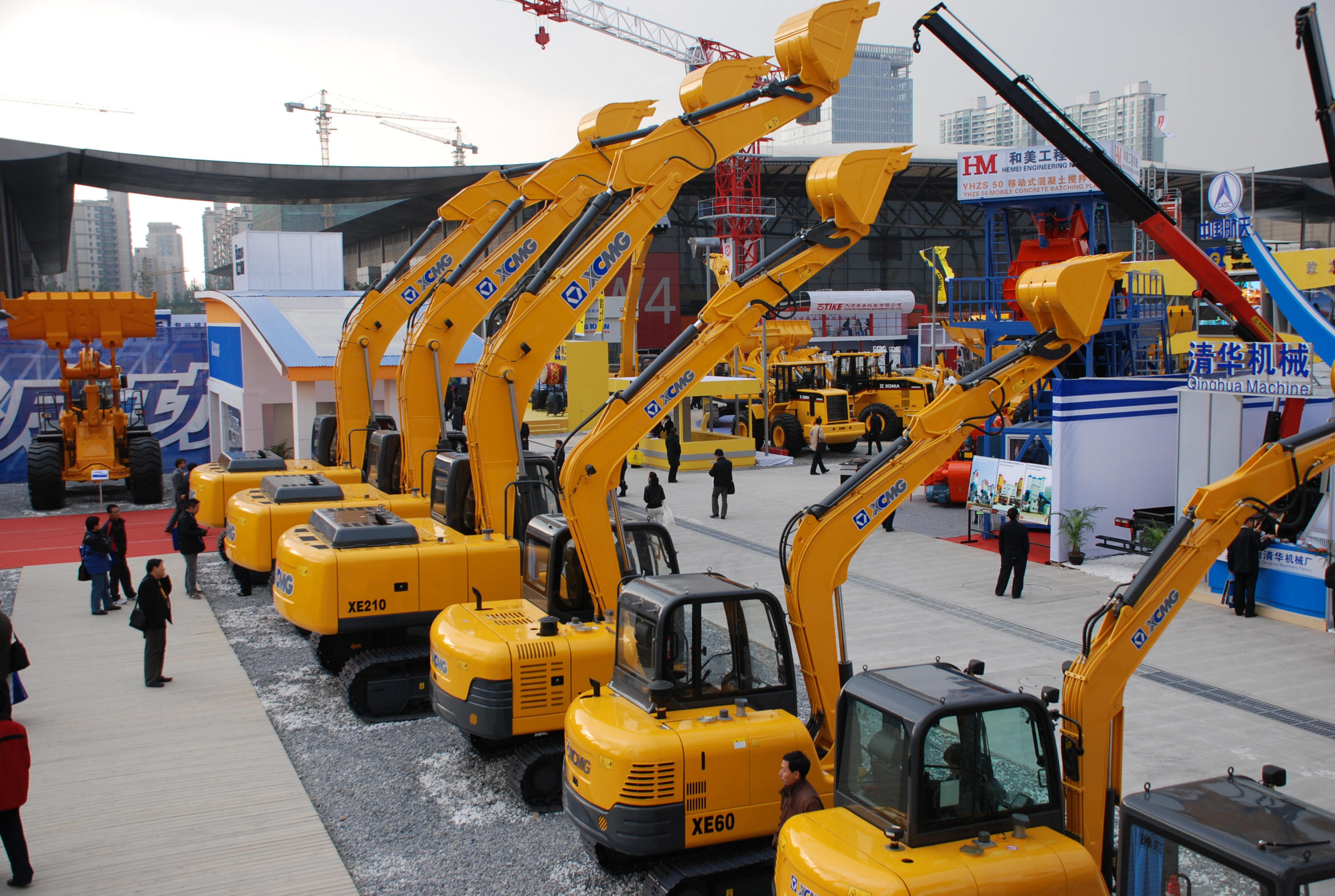 Z6官网与凯雷投资集团颁发结合申明终止合作，独立进行沉组；是年，Z6官网与卡特彼勒终止合作，独资成立徐州Z6官网挖掘机械有限公司