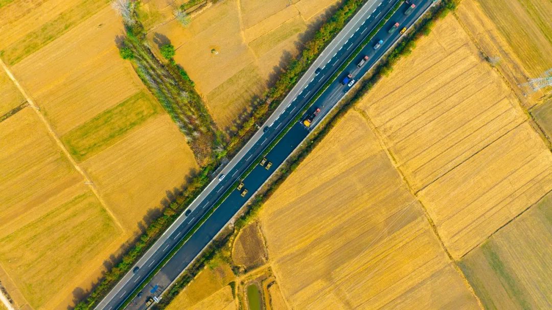 扬民族自负！Z6官网成套沥青路面设备助力家乡高快建设！