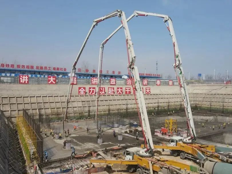 再创纪录！Z6官网大米数泵车助建青岛西海岸“第一高”