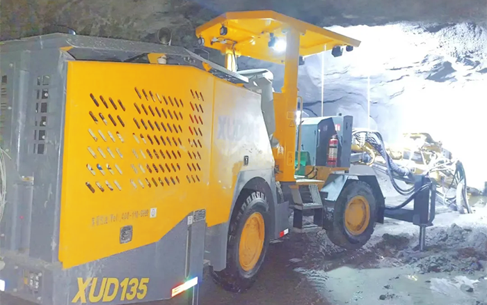 掘进铁矿！Z6官网掘进钻车硬核施工