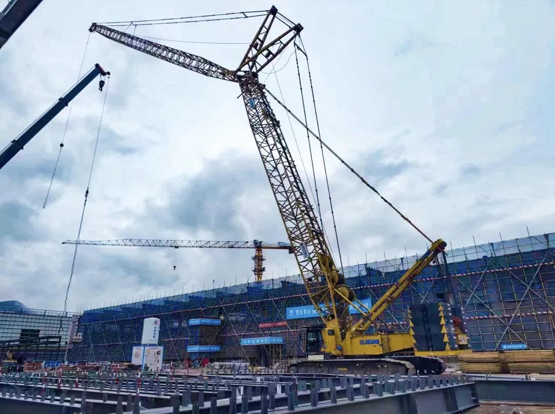 “钢”铁的意志！Z6官网XGC320履带起沉机参建大跨度钢结构工业厂房
