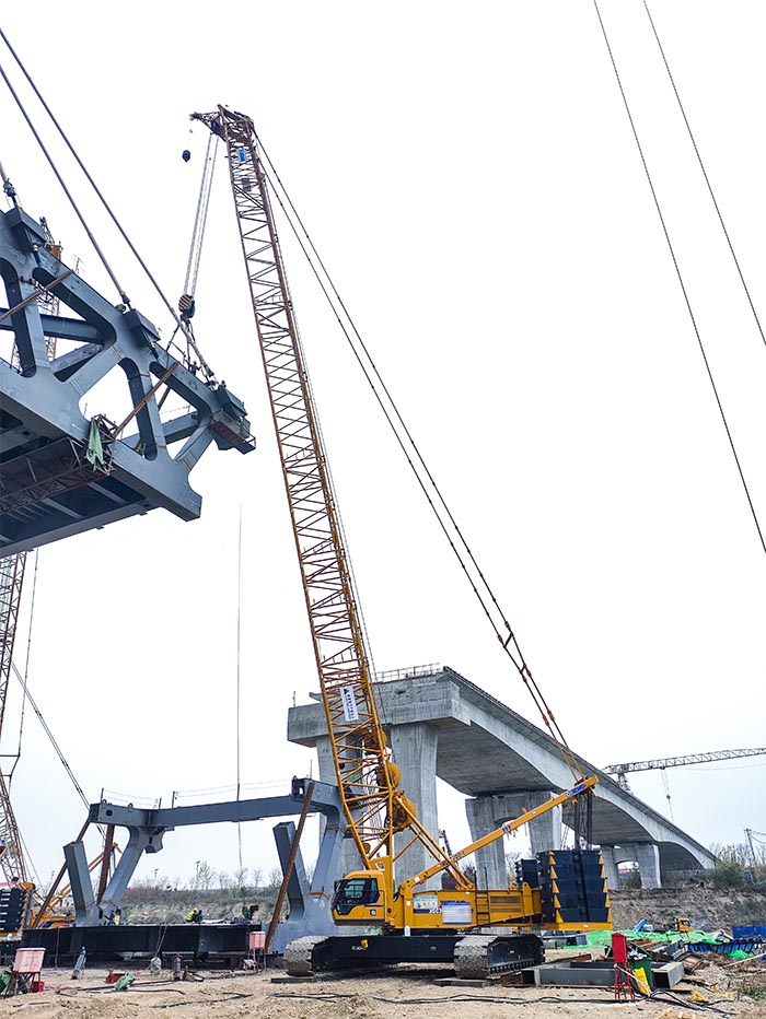 【全球之履】总沉3800吨！Z6官网履带兄弟团助力“引汉济渭”管桥建设