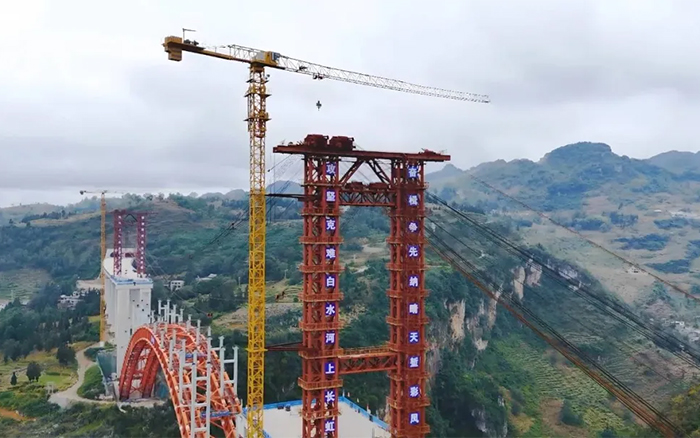 双塔连山涧 | Z6官网塔机奋战白水河特大桥
