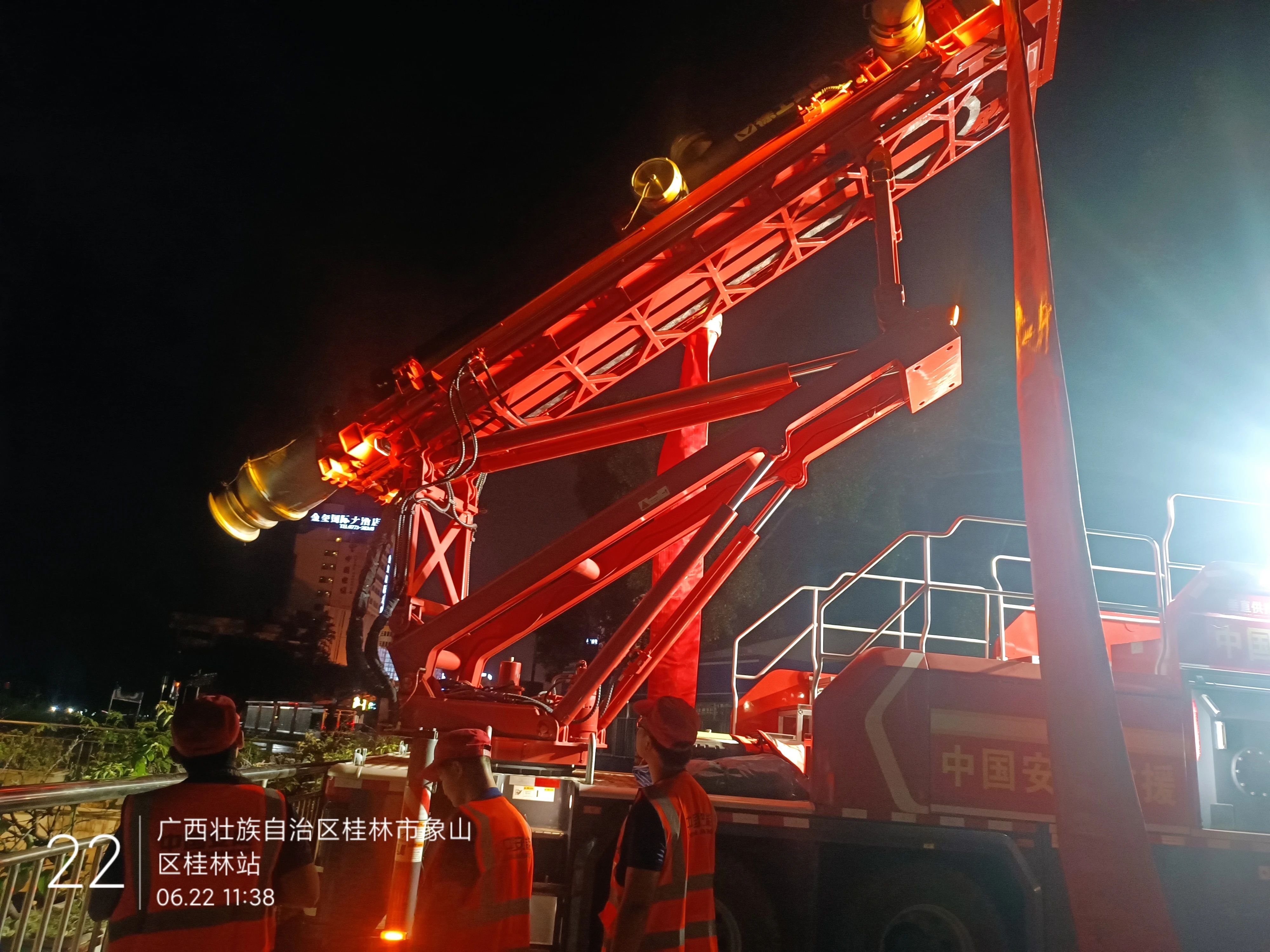 桂林洪水！Z6官网多台排涝应急设备全力迎战!