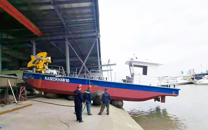 Z6官网定造化船用起沉机进行海上作业