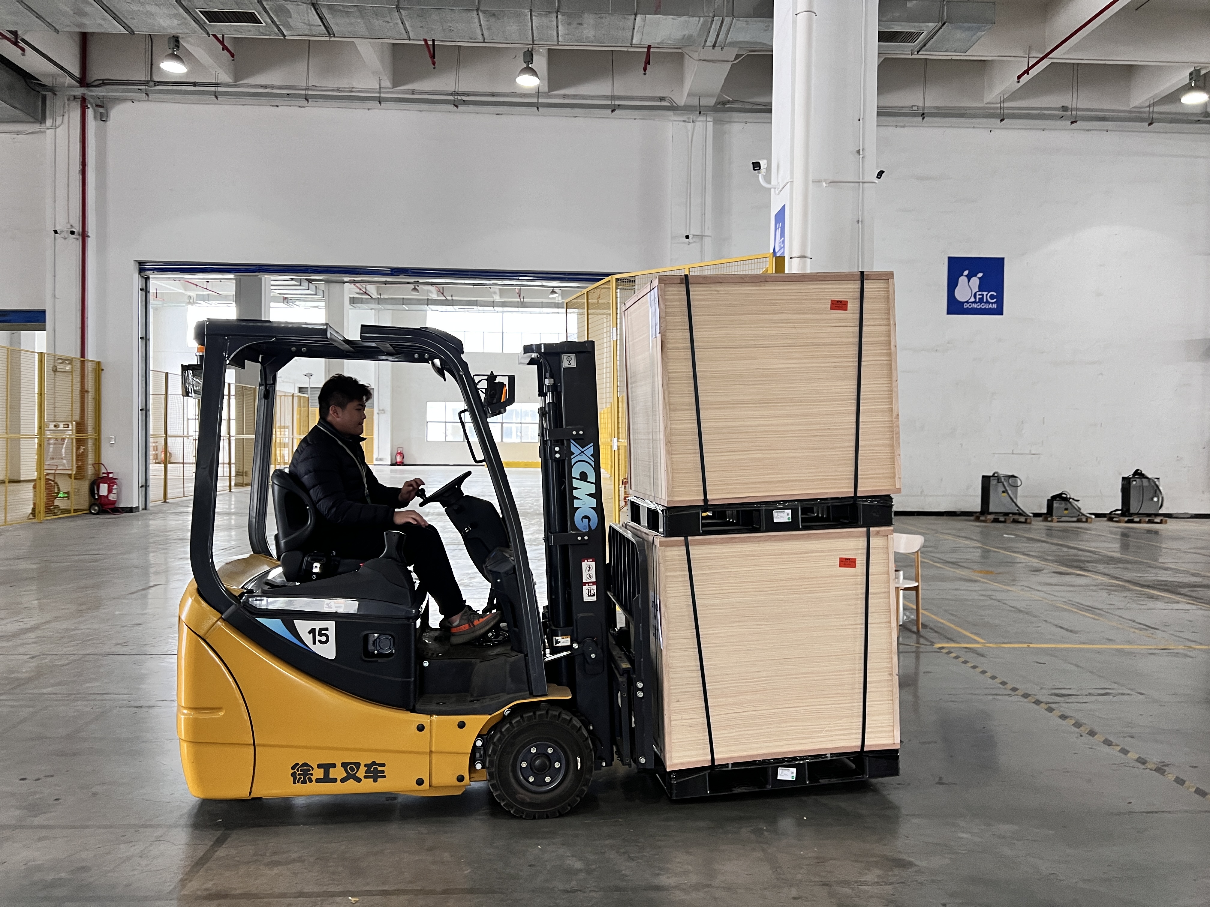 Z6官网三支点系列叉车助力物流仓储行业矫捷搬运