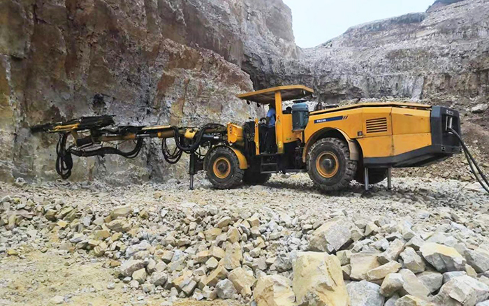 “化水为电”，Z6官网凿岩台车提快水电站扩机工程