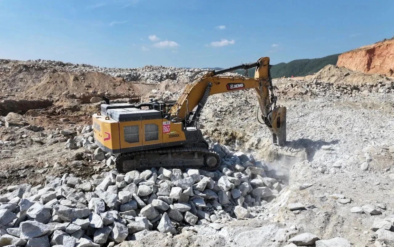 携手出击！Z6官网中大挖奏响新能源产业发展新序曲