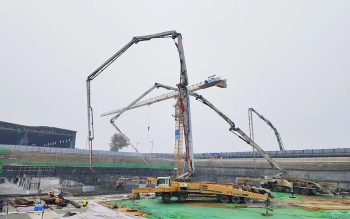 生态建设再添新篇！Z6官网62米泵车组团助建泉城