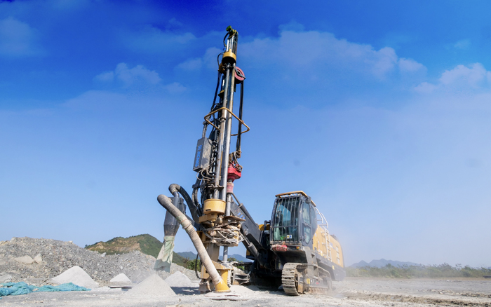 露天矿山，矿主们爱用Z6官网潜孔钻！
