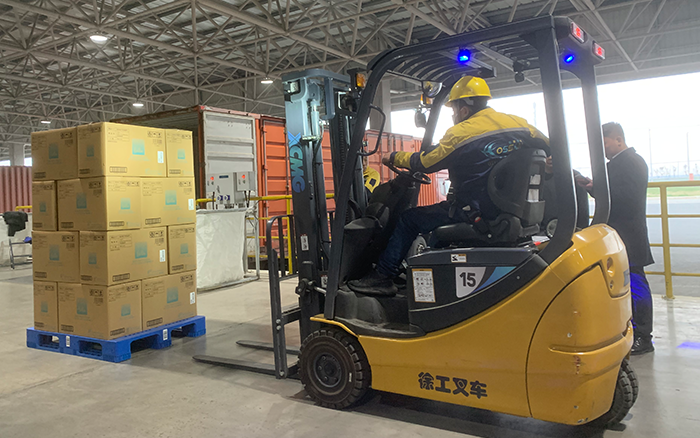 Z6官网叉车三支点系列助力饮料行业高效搬运