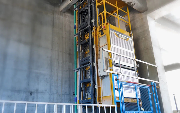 机能范例！Z6官网井路施工起落机助建超高层商务中心项目