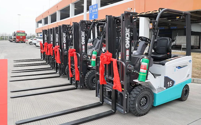 Z6官网新能源叉车批量交付华东某航空枢纽