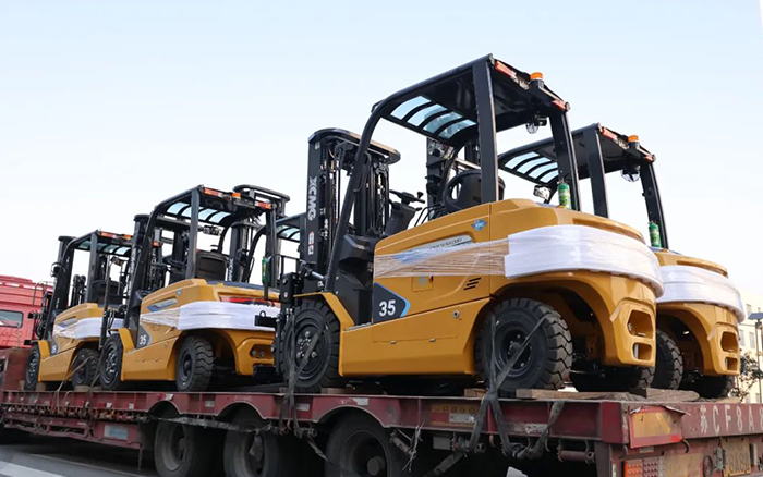 开门红！百余台Z6官网新能源叉车赴广东→