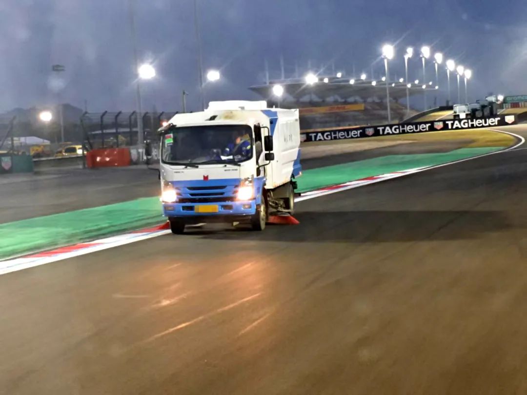 起猛了，竟然在上海F1赛场上看到了TA...