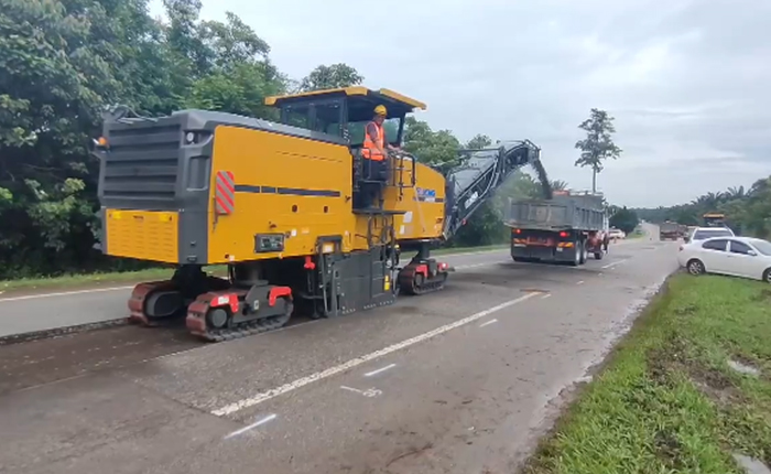 Z6官网成套路路机械油面施工，这次在马来西亚！