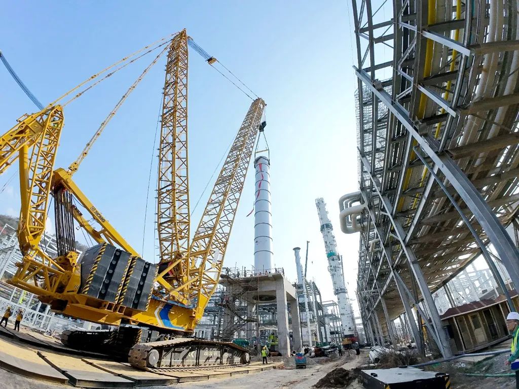 700吨巨塔稳稳落位？Z6官网XLC17000给出美满答案