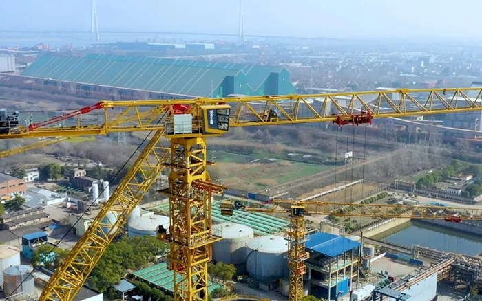 双塔聚力 | Z6官网塔机奋战石化标杆工程