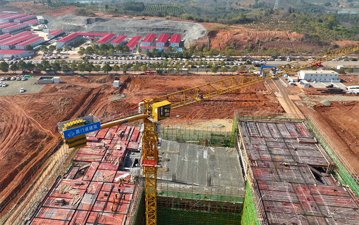 跑出加快率！37台Z6官网塔机批量助建