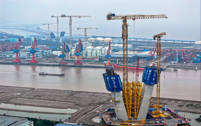 迈向云端 Z6官网超大塔助力世界级桥梁建设