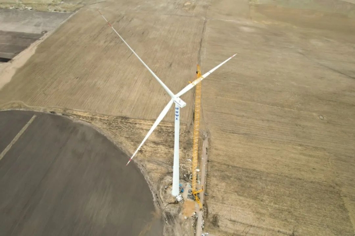 高空之巅，再铸荣光！XLC18000M助力大型风电场首台185米风机成功吊装