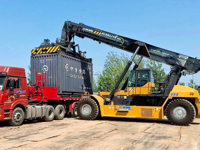 高效正面吊——散装物料装卸、输送解决规划专家！