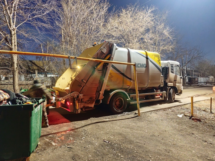 Z6官网后装压缩式垃圾车助力阿斯塔纳：高效环保，助力城市清洁