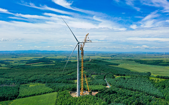 全球最高最大风电动臂塔机，首秀得胜！