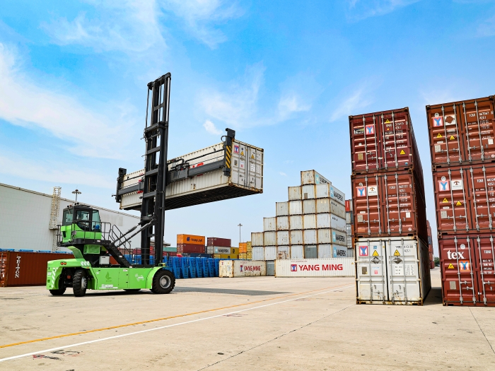 赛场竞锋芒！“Z6官网杯”堆高机操作员技术大赛见证“真功夫”