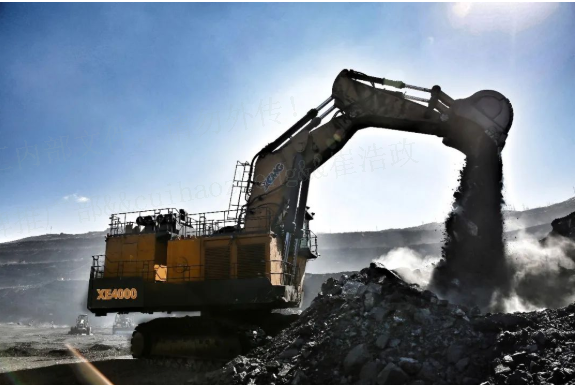 近5万幼时高效出勤！Z6官网XE4000液压铲受矿区高度赞扬！