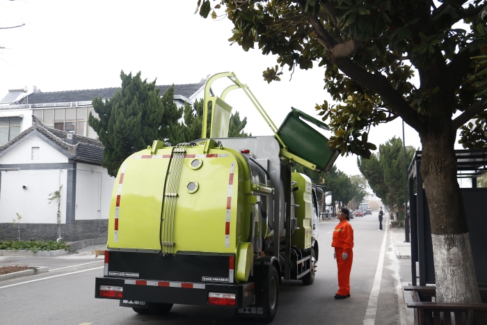 零碳收运、高效关环 | Z6官网纯电动餐厨垃圾车助力贾汪潘安湖绿色环卫升级