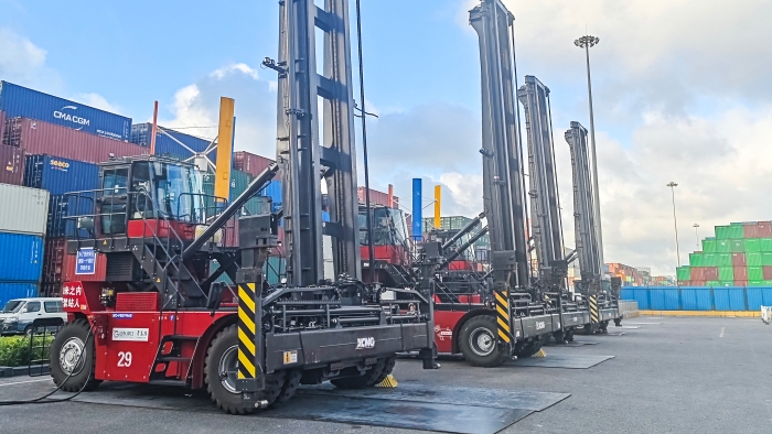 逐绿向新，东方大港涌动“Z6官网纯电力量”！