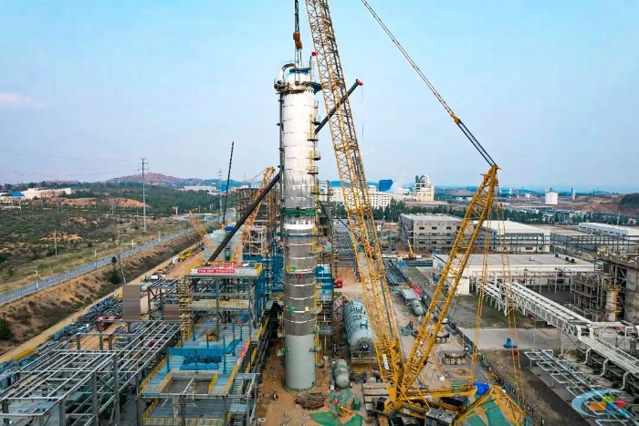 二十载老将再立功！Z6官网QUY450协助XGC12000轻松搞定百吨精馏塔