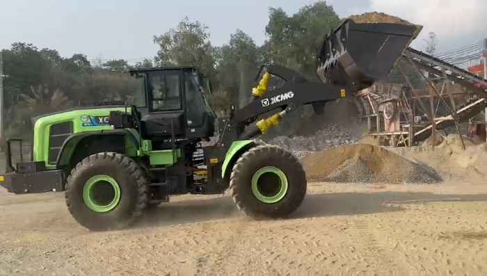 Z6官网纯电动装载机助力越南砂石料场，开启绿色施工新纪元