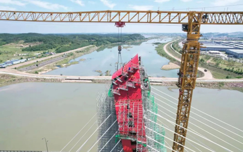 大别山区的“红色摇篮”— Z6官网塔机助建金寨史河大桥