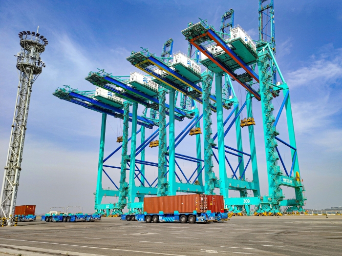 百台集群，百万箱量！Z6官网AGV打造智慧港口“中国标杆”