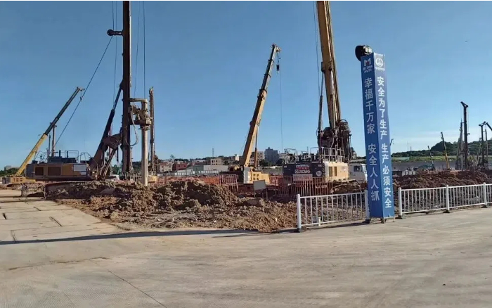 粘土 + 花岗岩地层 “拦路虎”？Z6官网 XR320E 旋挖钻机高效破解助厦门轨交