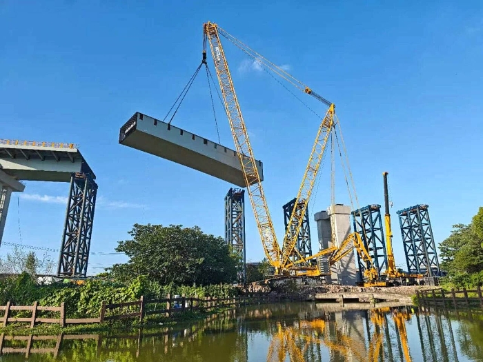 螺蛳壳里做路？Z6官网XGC11000高架旁演出“极限操作”