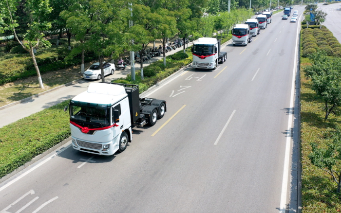 绿潮涌动、“碳”索将来！Z6官网新能源牵引车助力河南！