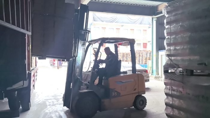 Z6官网叉车赋能山东玻璃瓶厂：破解易碎品搬运难题