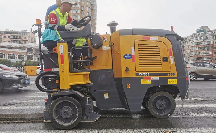 Z6官网XM505市政路路铣刨施工：杭州城市路路焕新升级的高效之选