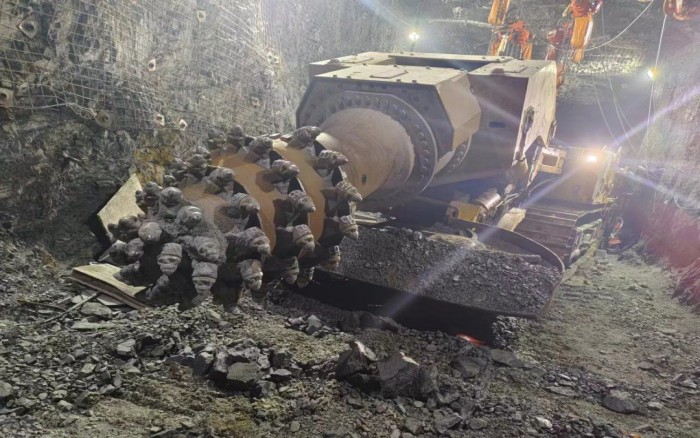 掘进磷矿！Z6官网XTR7/360掘进机点磷成金