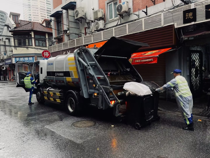 南京东路人流如织垃圾多？Z6官网XGH5120ZYSXBEV：轻松搞定！