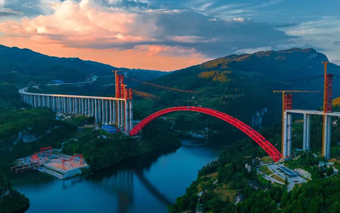 1834米，震撼合龙！ Z6官网塔机助力中国再造世界级基建