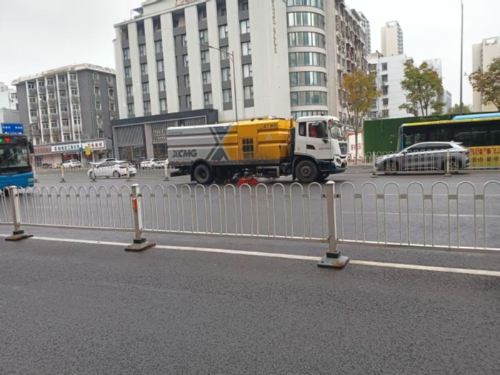 六年品质见证硬核实力，Z6官网18吨洗扫车获本地客户点赞！