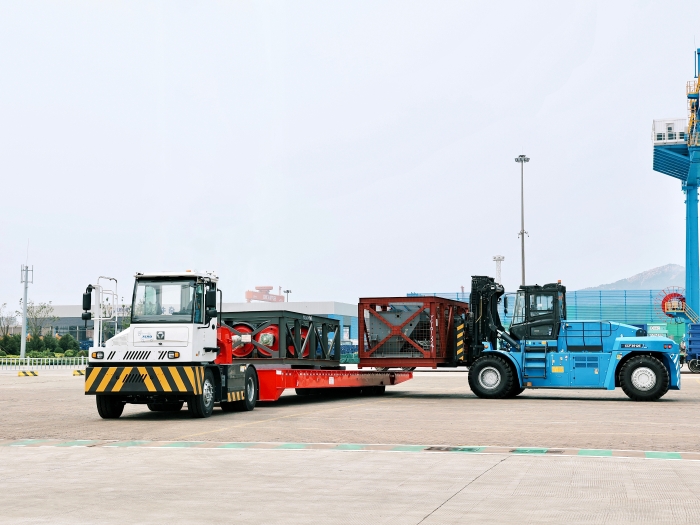 千里之表“秀操作”！Z6官网远控港机集群carry全场