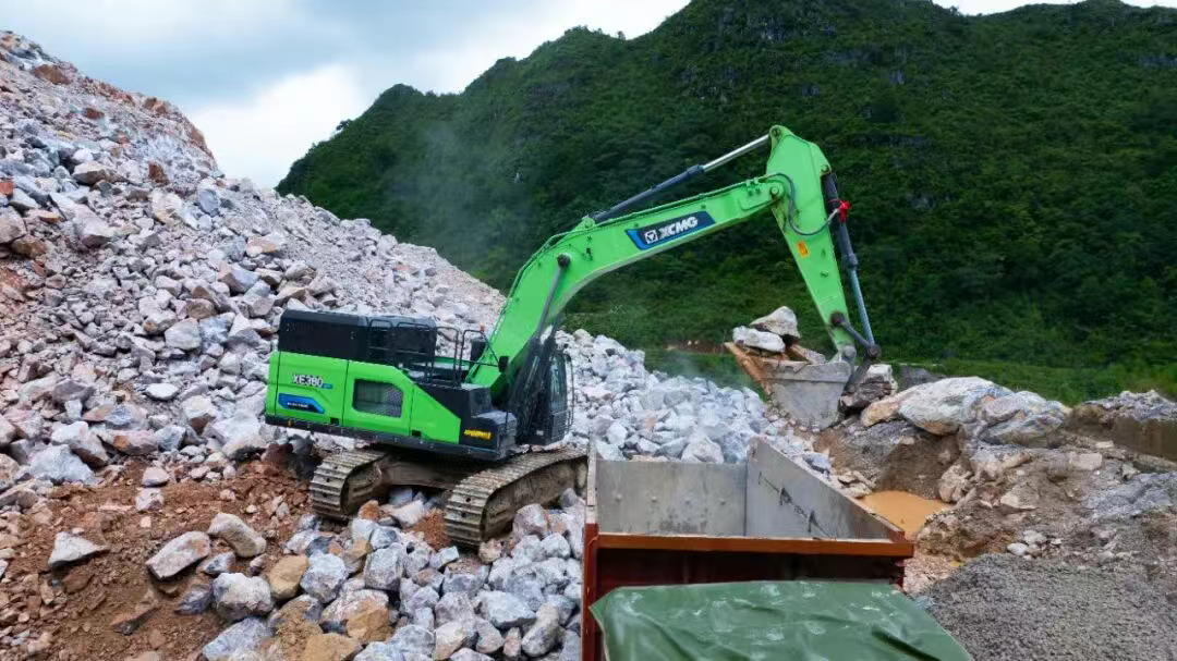 广西“石料大户”亲测：Z6官网XE380EV电挖，年省六七成！