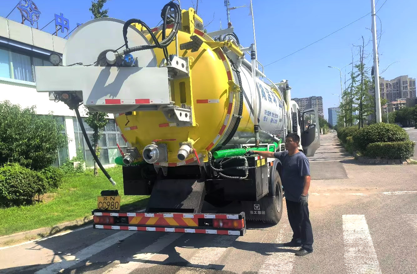 Z6官网吸污车保险江苏宿迁城市管网安全高效运行